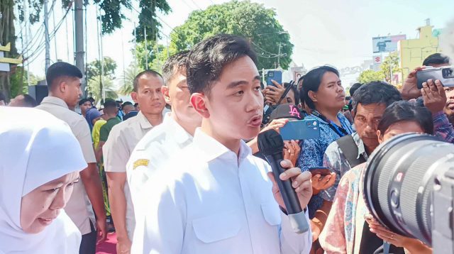 Gibran Intens Blusukan ke Jatim Didampingi Khofifah