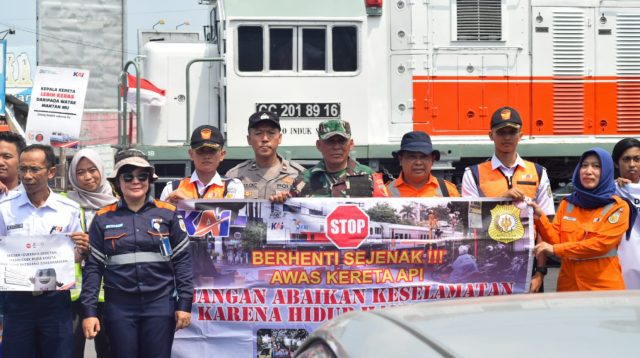 Merdeka dan Selamat, PT KAI: Hati-hati di Perlintasan Sebidang Kereta Api