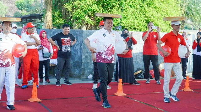 Mas Ibin Warnai Lomba Tradisional Peringatan HUT ke-80 di CFD Kota Blitar