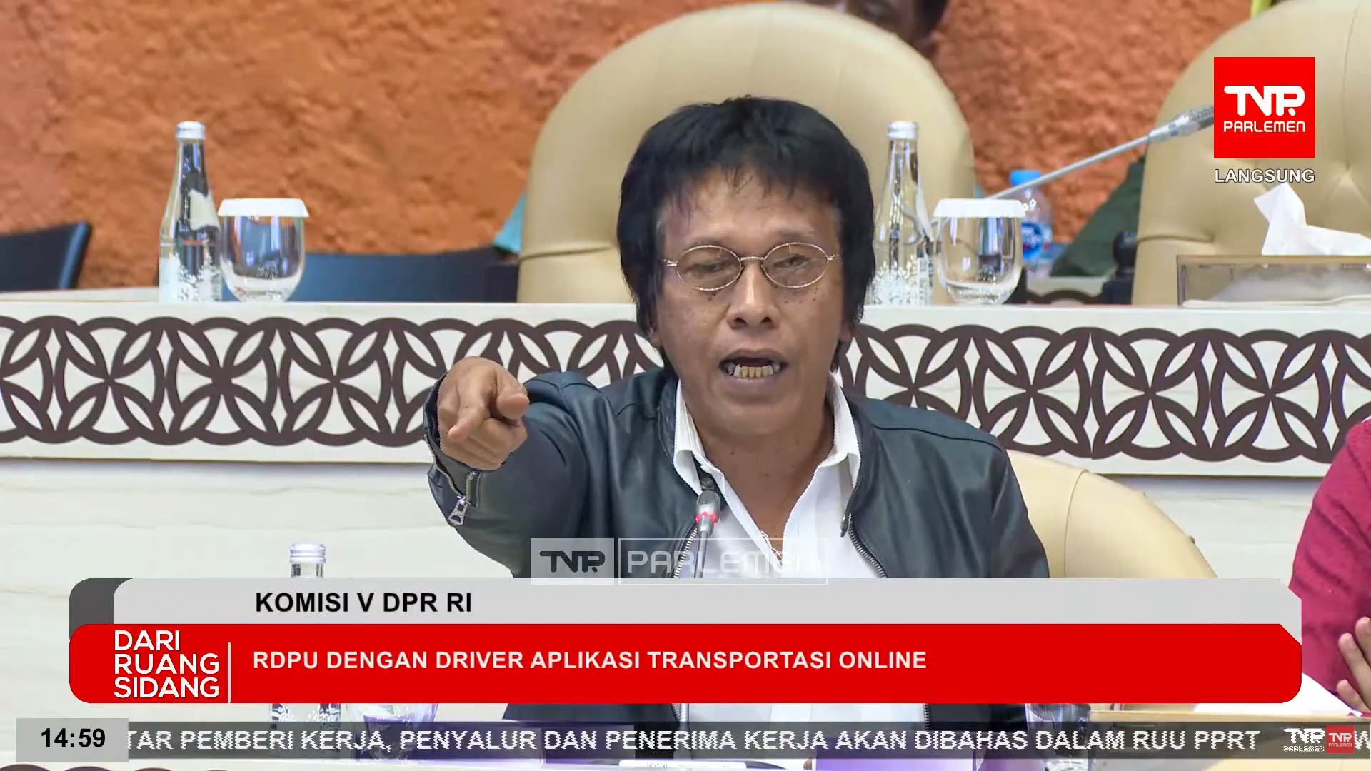 Adian Napitupulu Bongkar Kerakusan Aplikator Ojek Online