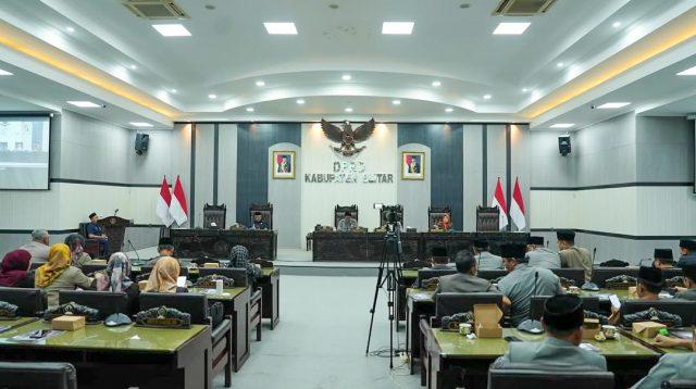 Rapat Paripurna DPRD Kabupaten Blitar, Bupati Rijanto Ajukan 8 Raperda, Dorong Inovasi hingga Penguatan Desa