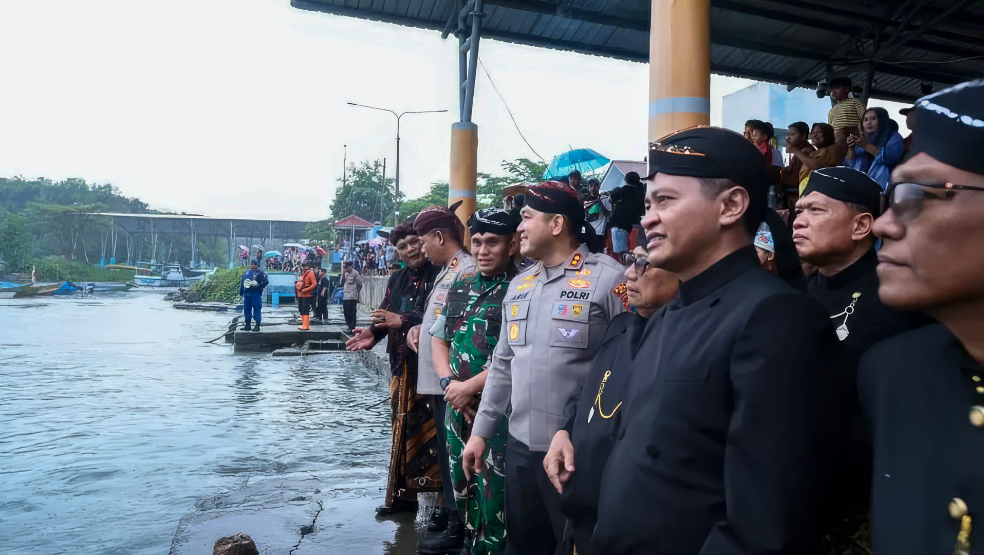 bupati blitar larung sesaji 2025