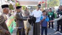 Mas Ibin Serahkan Kurban Pemkot Blitar: Dukung Peternak Lokal