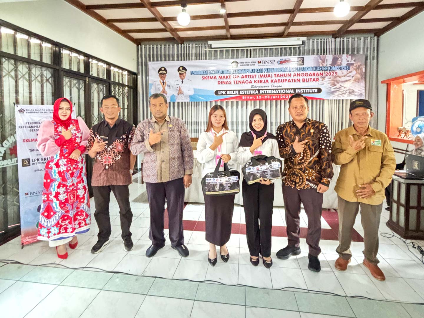 Disnaker Blitar Gelar Pelatihan MUA, Siapkan SDM Siap Kerja dan Bersertifikat melalui DBHCHT