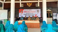 Satpol PP dan Damkar Kabupaten Blitar Sosialisasikan Bahaya Rokok Ilegal kepada Warga Desa Tembalang