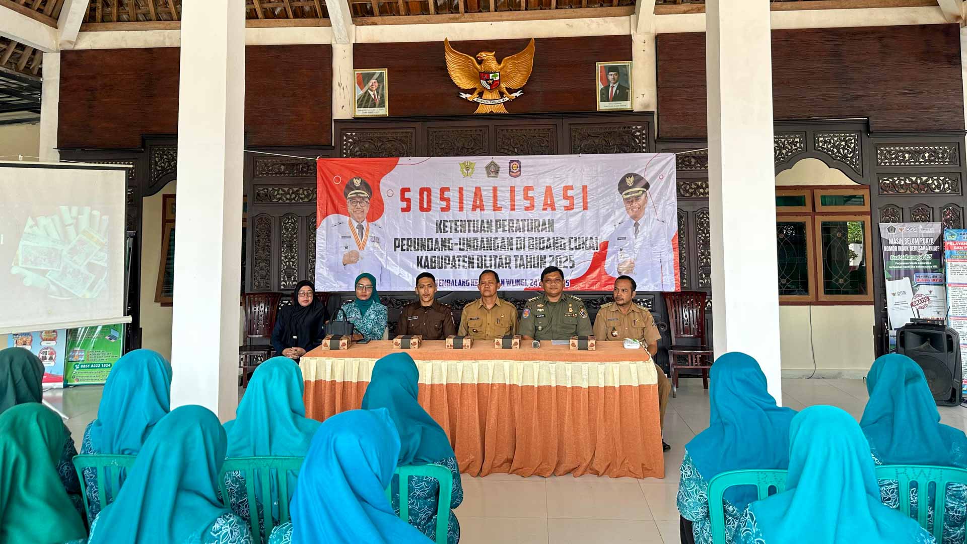 Satpol PP dan Damkar Kabupaten Blitar Sosialisasikan Bahaya Rokok Ilegal kepada Warga Desa Tembalang