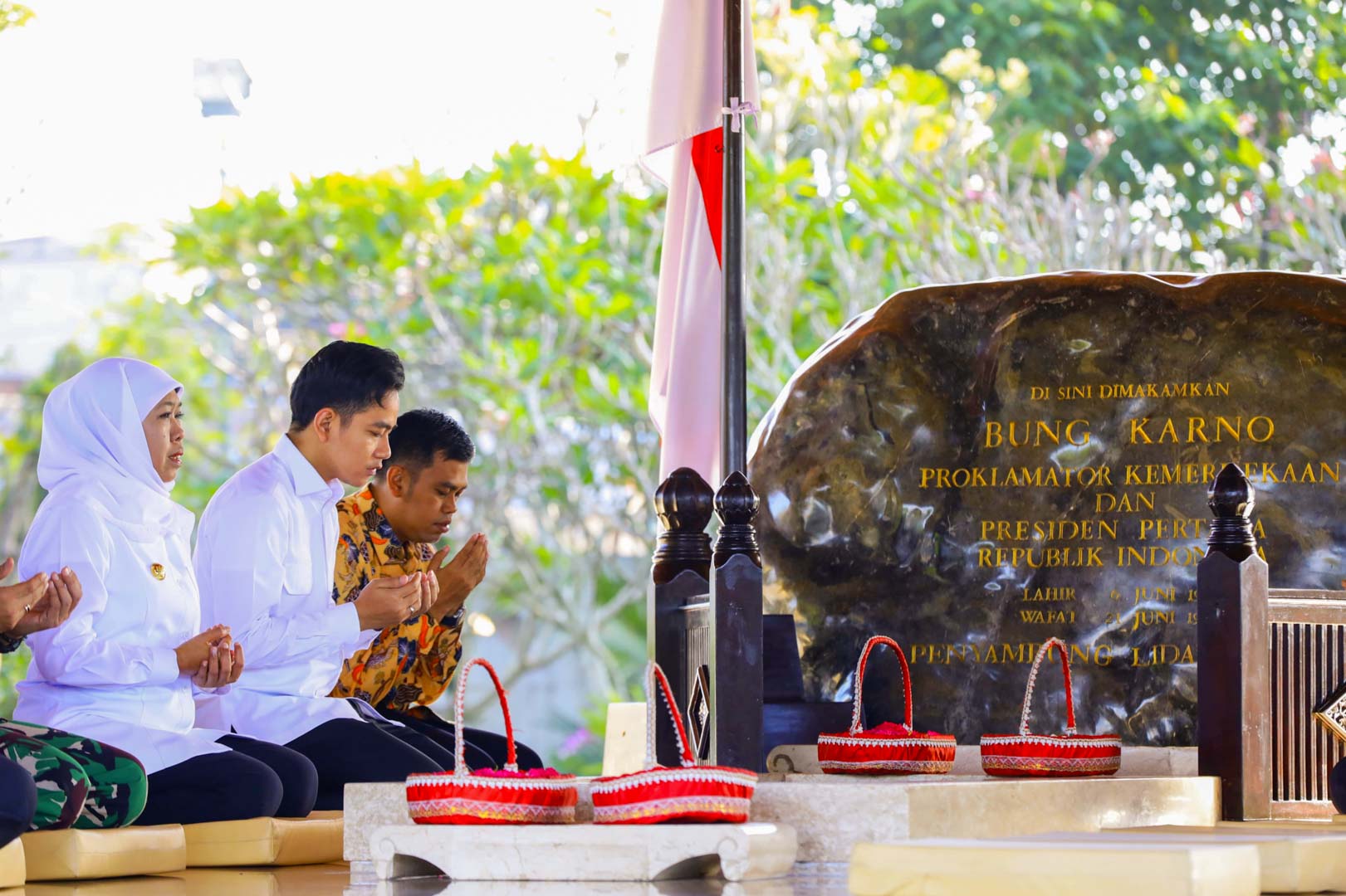 Ziarah Mendadak Gibran ke Makam Bung Karno, Tanpa Mobil Kepresidenan Tapi Tetap Berkesan
