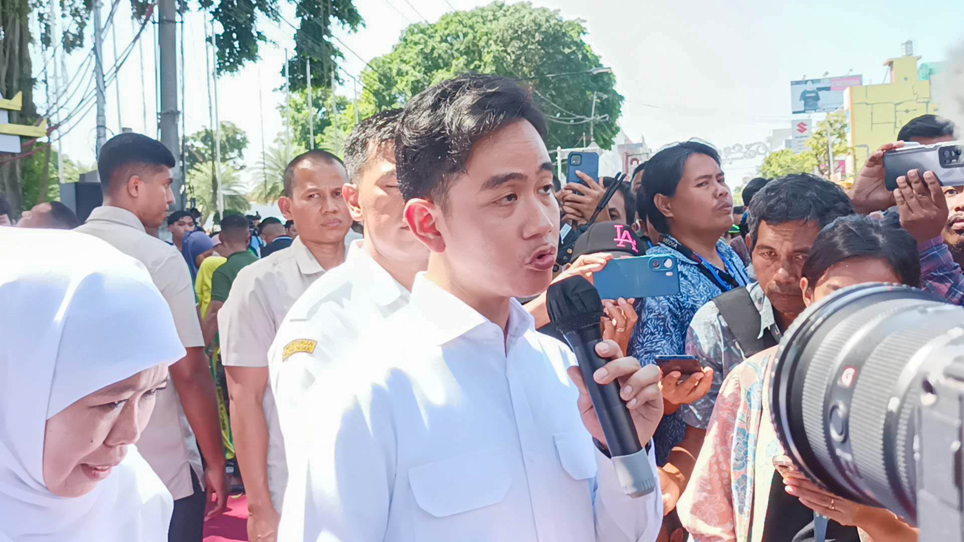 Gibran Intens Blusukan ke Jatim Didampingi Khofifah