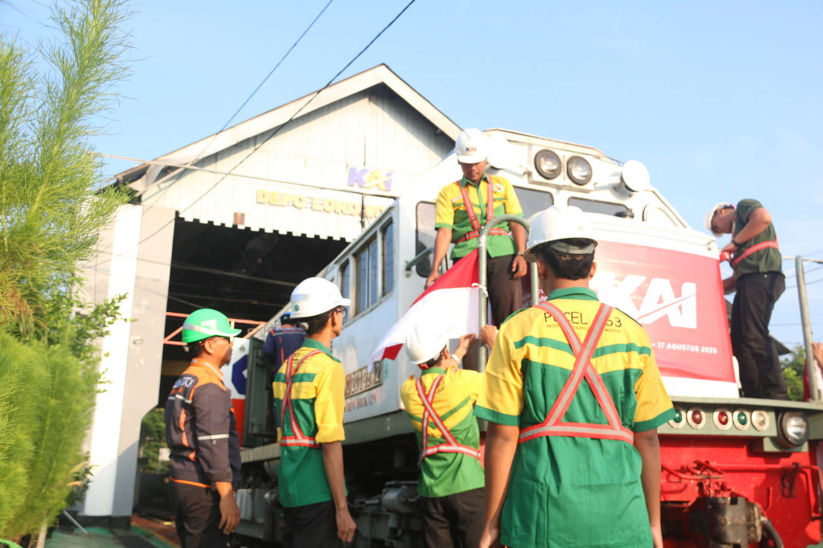 KAI Daop 7 Madiun Hadirkan Nuansa HUT Kemerdekaan RI ke-80 di Perjalanan Kereta Api