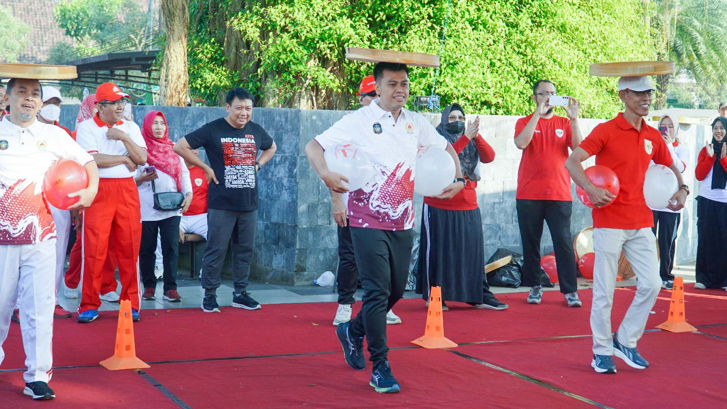 Mas Ibin Warnai Lomba Tradisional Peringatan HUT ke-80 di CFD Kota Blitar