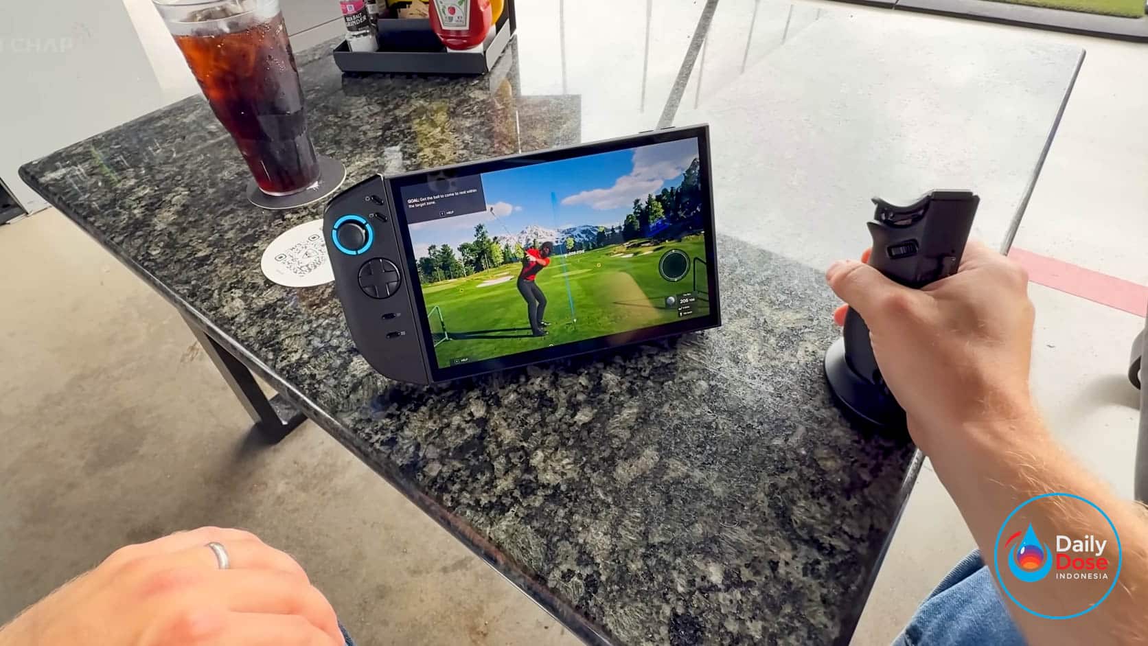 Legion Go 2 tetap mengggunakan controler true strike yang bisa dilepas pasang