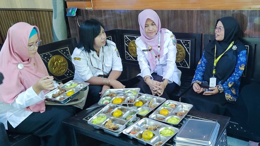 Nasi Kuning Berlendir, SMP di Rembang Patut Diapresiasi Tolak MBG