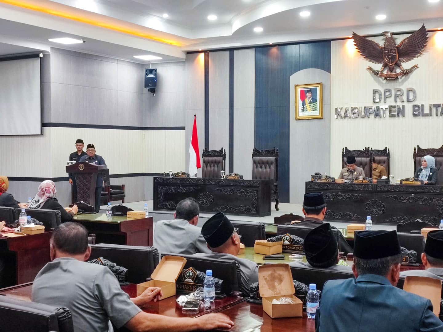 Jawab Pandangan Umum Fraksi DPRD, Bupati Rijanto Tegaskan Efisiensi dan Kolaborasi Jadi Kunci APBD Blitar 2026