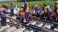 KAI Daop 7 Madiun Perkuat Keselamatan Operasional Lewat Penggantian Wesel di Stasiun Talun