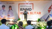 Ketua DPRD Kota Blitar dr Syahrul Alim memberikan sambutan pengantar sosialisasi RPJMD 2025 2029 di Aula PGSD Blitar Rabu 19 11 2025 DPRD Kota Blitar Tegaskan Kawal RPJMD 2025–2029, Syahrul Alim: Semua Anggaran Harus Berangkat dari RPJMD