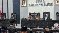 Wakil Ketua DPRD Kabupaten Blitar M Rifai saat memimpin rapat paripurna jawaban bupati atas pandangan umum fraksi fraksi terhadap Raperda APBD 2026 Target PAD Kabupaten Blitar Naik Rp14 Miliar, DPRD Minta Dibarengi Pengawasan Ketat di Lapangan