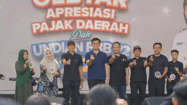 Mas Ibin Pakai Kaos Sendiri Demi Efisiensi: Seremoni Dipangkas, Anggaran Dialihkan ke Masyarakat Blitar