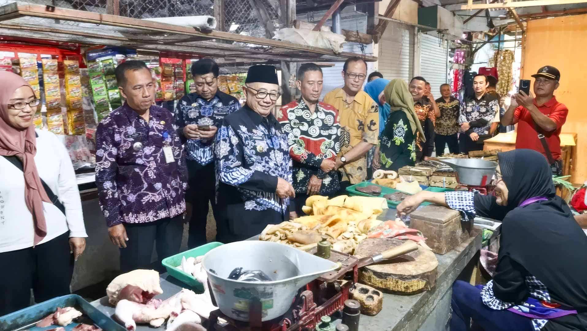 Jelang Idul Fitri 2026, Bupati Blitar Sidak Pasar Pastikan Harga Sembako Tetap Stabil