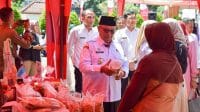 Tinjau Bazar Ramadhan Bank Jatim, Bupati Rijanto Minta Perbankan Perkuat Akses Permodalan UMKM Blitar