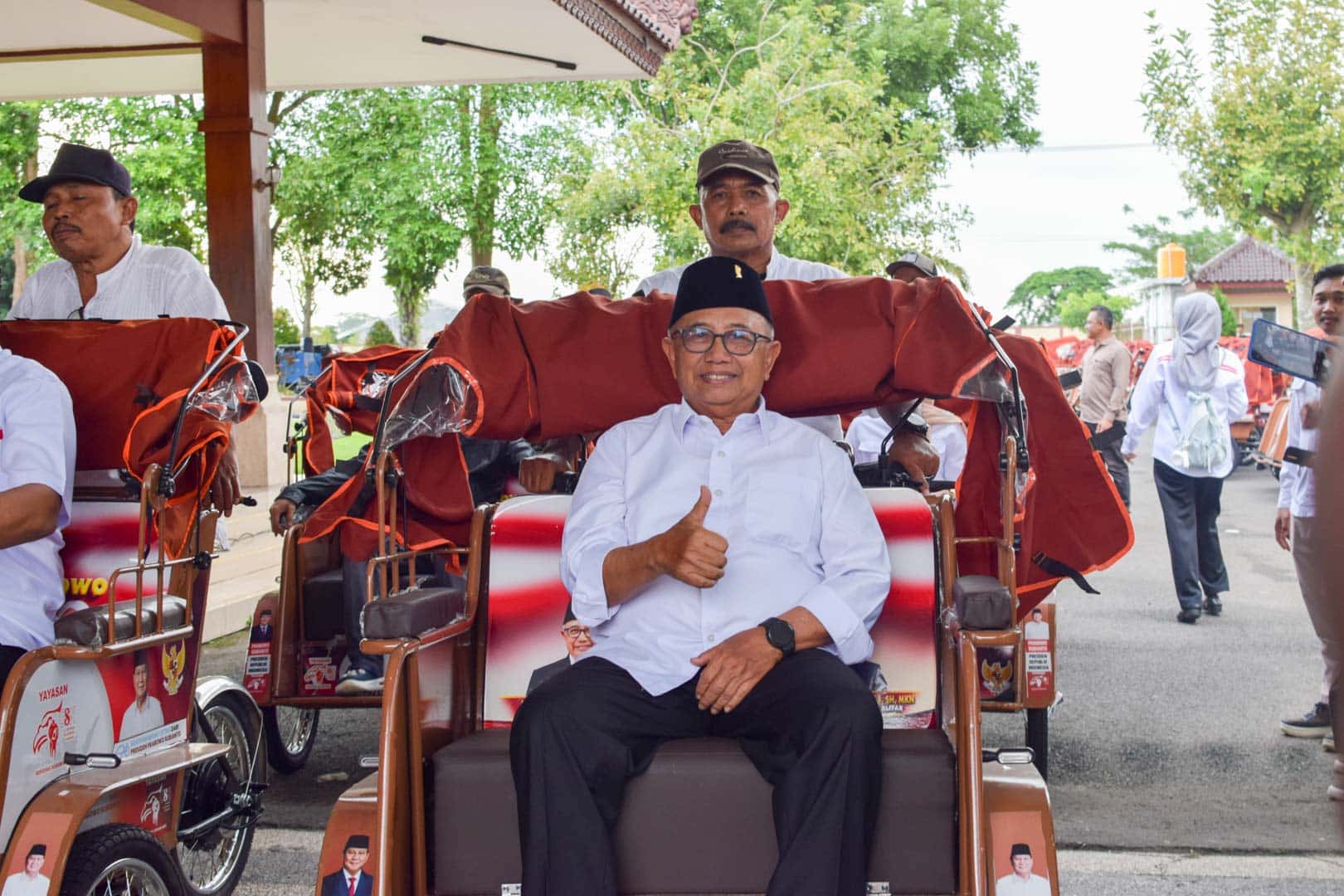 200 Abang Becak Blitar Terima Becak Listrik, Bupati Rijanto: Bisa Jadi Becak Wisata
