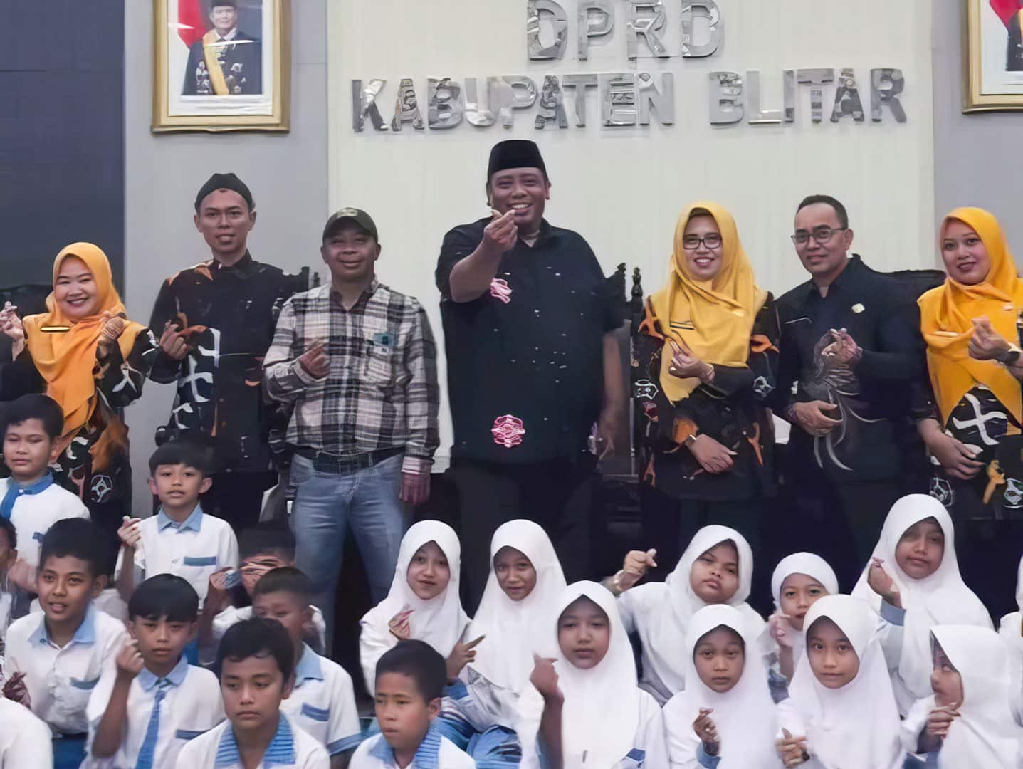Belajar Demokrasi Sejak Dini, Puluhan Siswa SD Ikuti Simulasi Sidang di DPRD Kabupaten Blitar