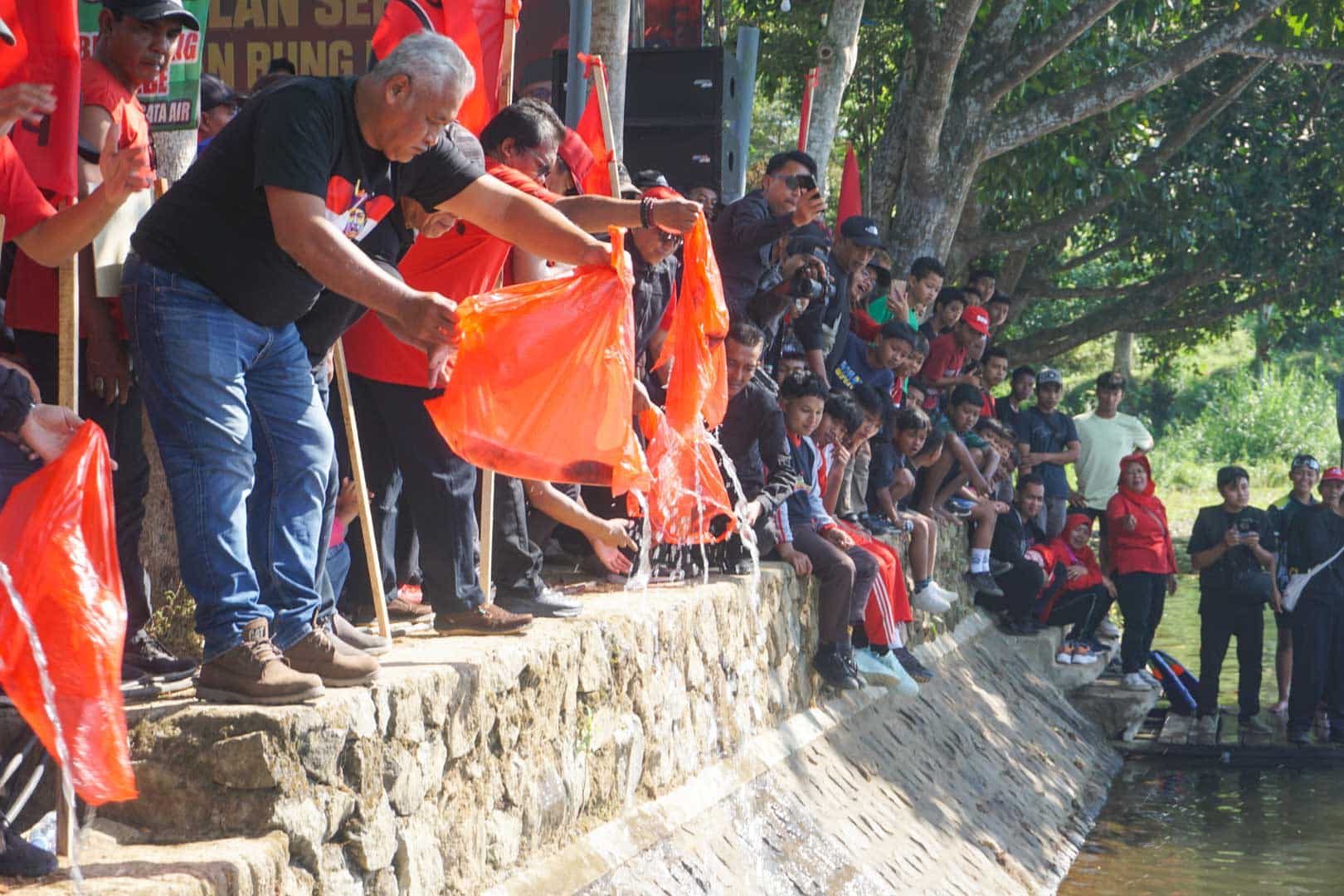 Tebar Ikan PDI Perjuangan Kabupaten Blitar Blumbang Gede Minggu 28 Juni 2026