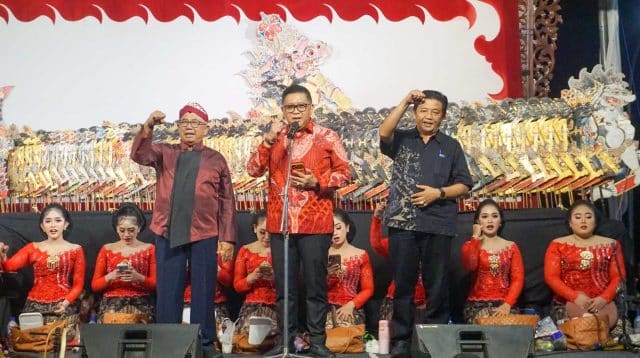 Lihat Wayang Kulit di Alun-Alun Kabupaten Blitar, Sekjen PDIP Hasto Ajak Masyarakat Belajar Kepemimpinan dan Keberanian Membela Kebenaran