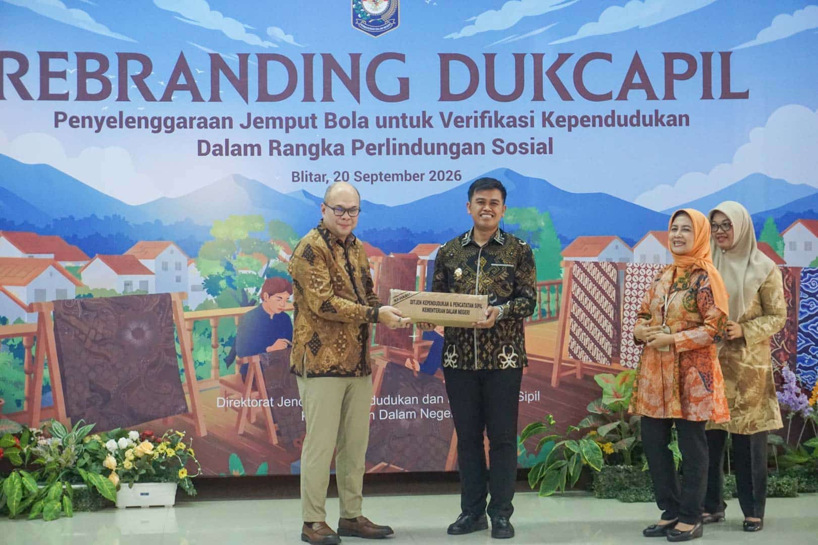 Romy Soekarno Ibin blangko dukcapil e ktp balai kusuma wicitra Minggu 20 September 2026 lancarkan bansos