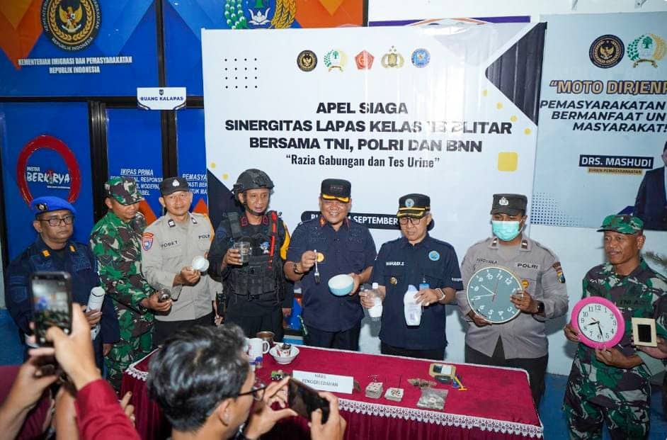 Operasi Gabungan di Lapas Blitar, Sejumlah Barang Terlarang Disita, Tes Urine 36 Orang Negatif