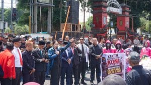 Akademisi Sarankan Wawali Blitar Elim Mundur, Dinilai Bikin Gaduh Demo Pemerintahannya Sendiri